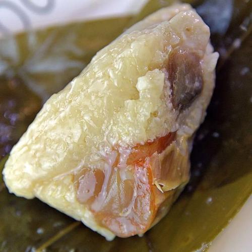 来伊份粽子带血异物