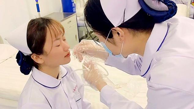 新澳门4949最新彩和00后女孩自学插胃管与00后女孩自学插胃管视频